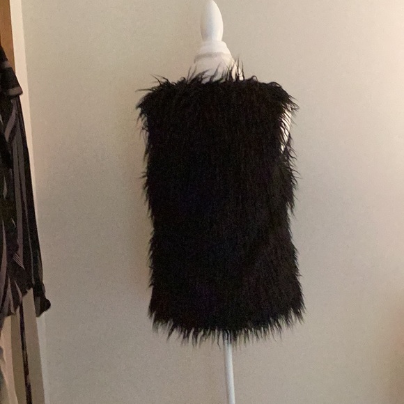 Blk, faux fur Vest - Picture 7 of 14